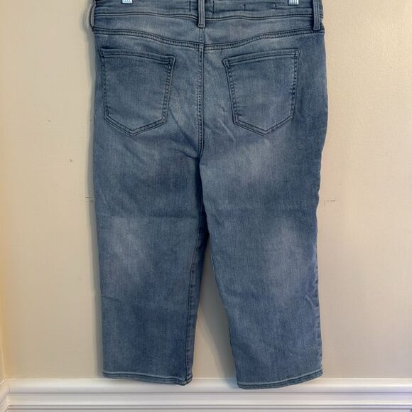 NYDG Marilyn Straight Capris - Picture 3 of 8